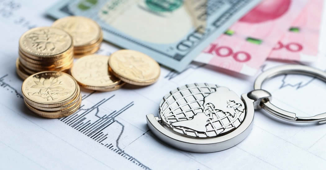 Курс евро опустился ниже 57 рублей впервые с 21 июля