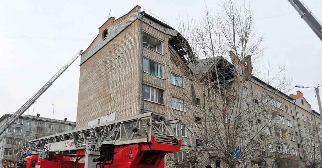 После взрыва в доме в Чите два человека находятся в тяжелом состоянии 