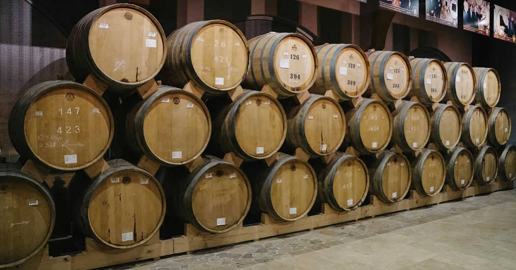 Импортер вина исключил прекращение поставок коньяка "Арарат" в Россию