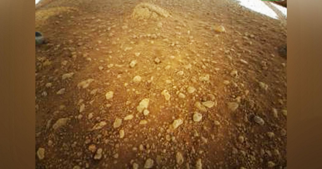 Первый внеземной дрон прислал фотографию с Марса