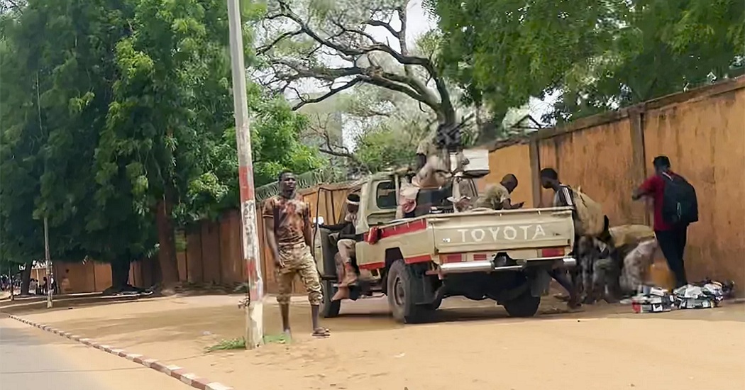 Французские военные атаковали нацгвардию Нигера, заявили мятежники
