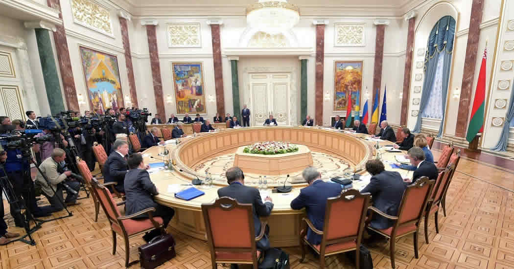 Зеленский упразднил делегацию Украины в трехсторонней контактной группе