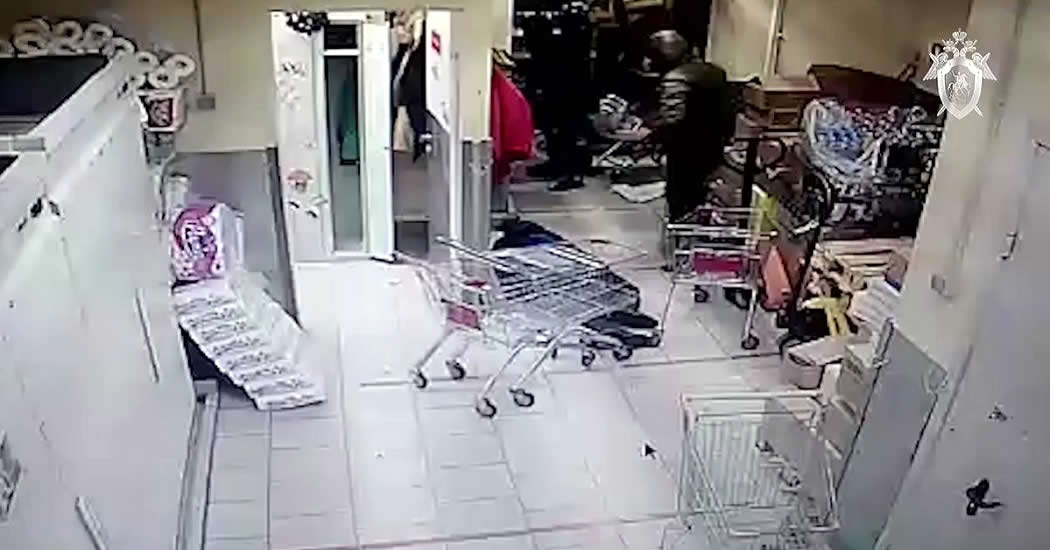 Появилось видео разбойного нападения на "Пятерочку"  в подмосковной Истре