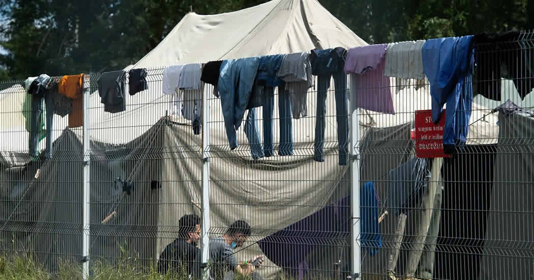 Захарова отметила прямой "вклад" Польши в обострении миграционного кризиса