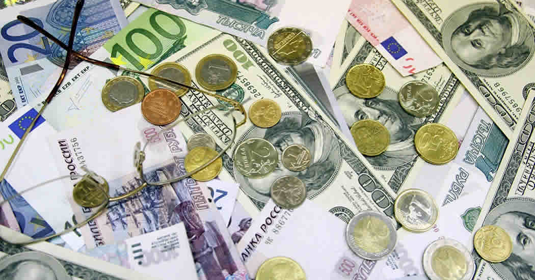Аналитик рассказал, когда и почему доллар будет стоить дороже евро