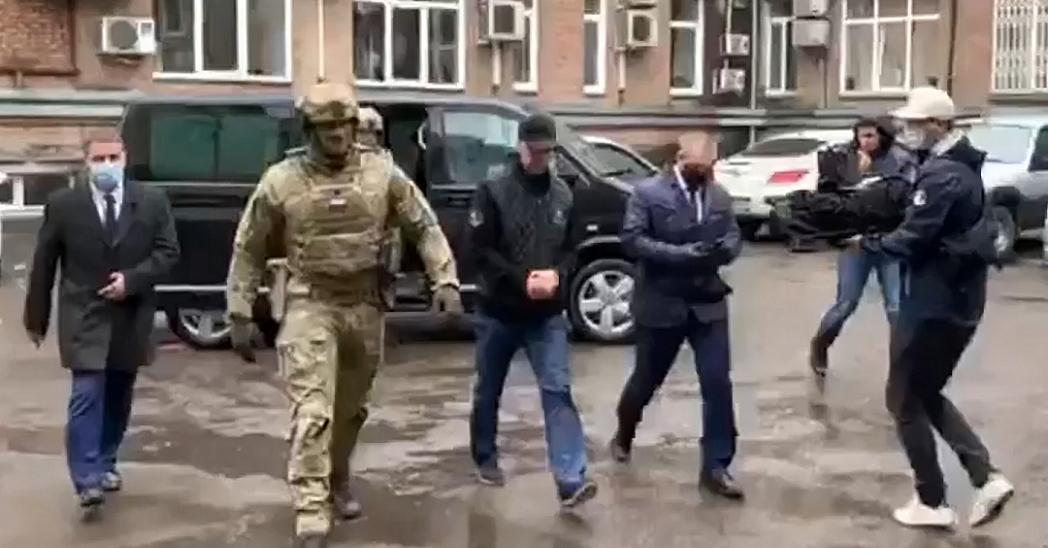 В Красноярске и Крыму проводят обыски в домах бизнесмена Быкова