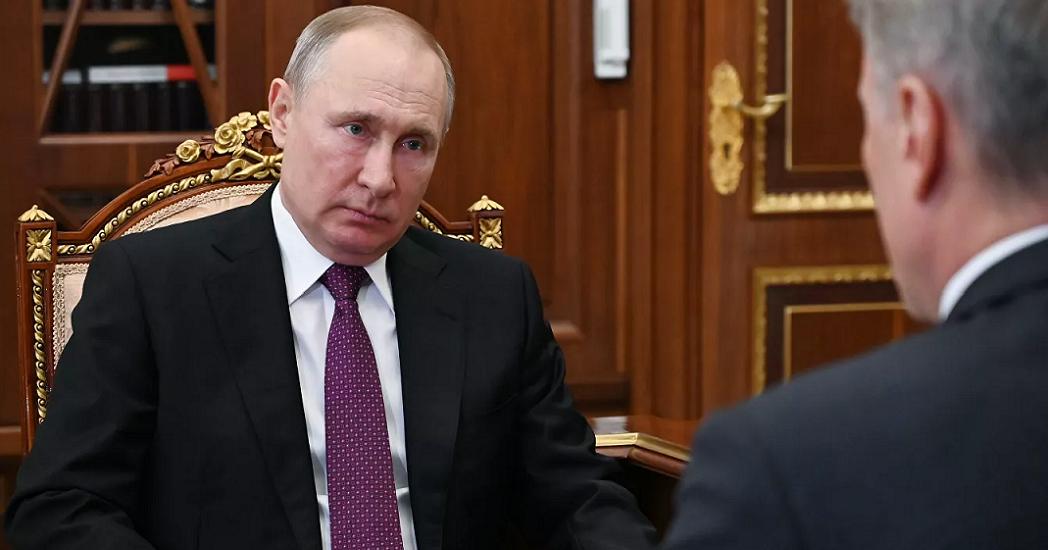 Путин предложил запретить двойное гражданство муниципальных служащих