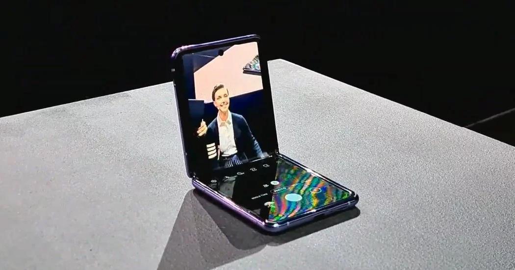 Samsung представила складной смартфон Galaxy Z Flip