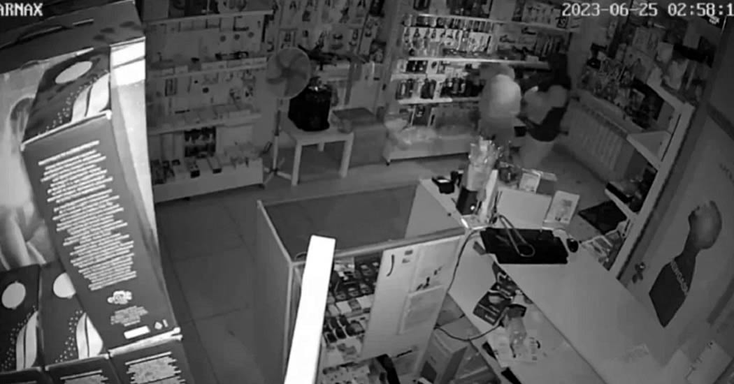 В Екатеринбурге ограбили секс-шоп
