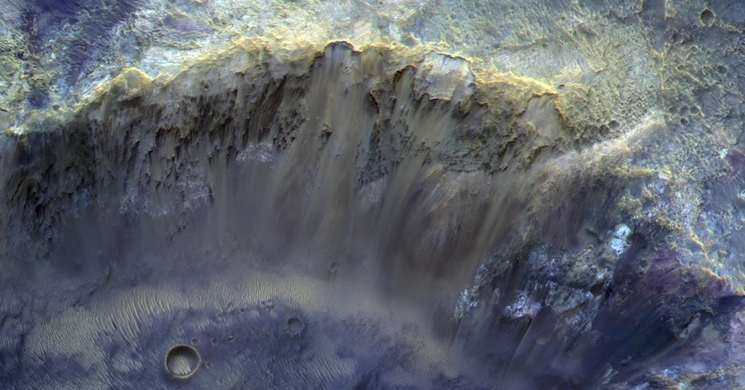 «Роскосмос» сделал снимок марсианского кратера