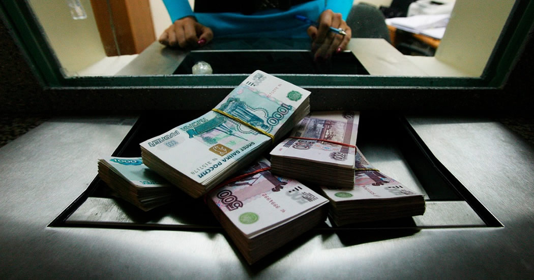 В ФНС рассказали, сколько денег лежит на зарубежных счетах россиян