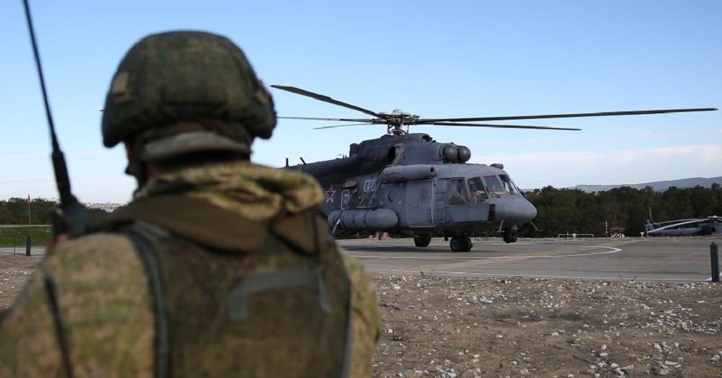 В Чите военный вертолет случайно выстрелил по жилому дому