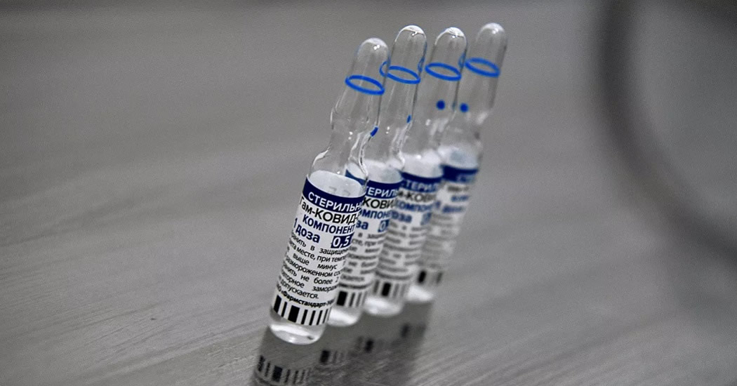 Российские вакцины защищают от всех штаммов коронавируса, заявила Попова