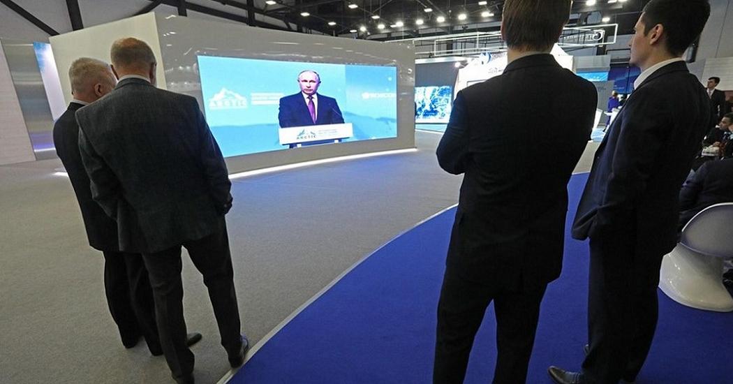 ВЦИОМ прокомментировал данные Bloomberg о рейтинге Путина