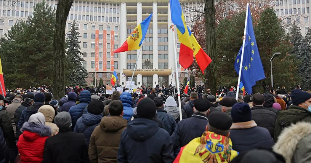 Санду потребовала отставки правительства и досрочных выборов