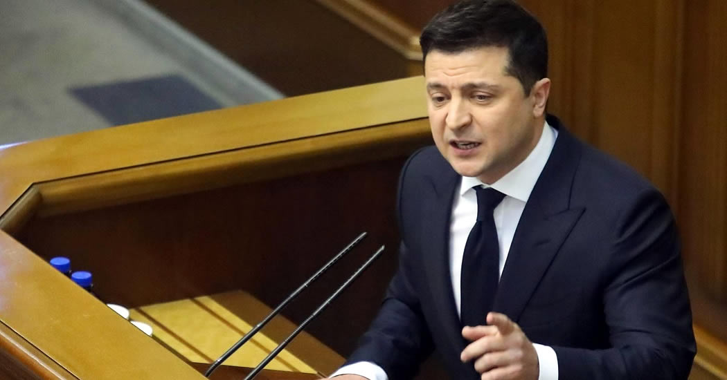 Зеленский подписал закон, упрощающий получение гражданства Украины "преследуемыми" в РФ