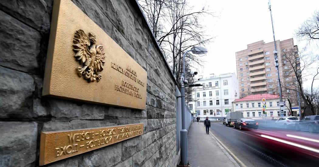Россия высылает 45 сотрудников посольства Польши
