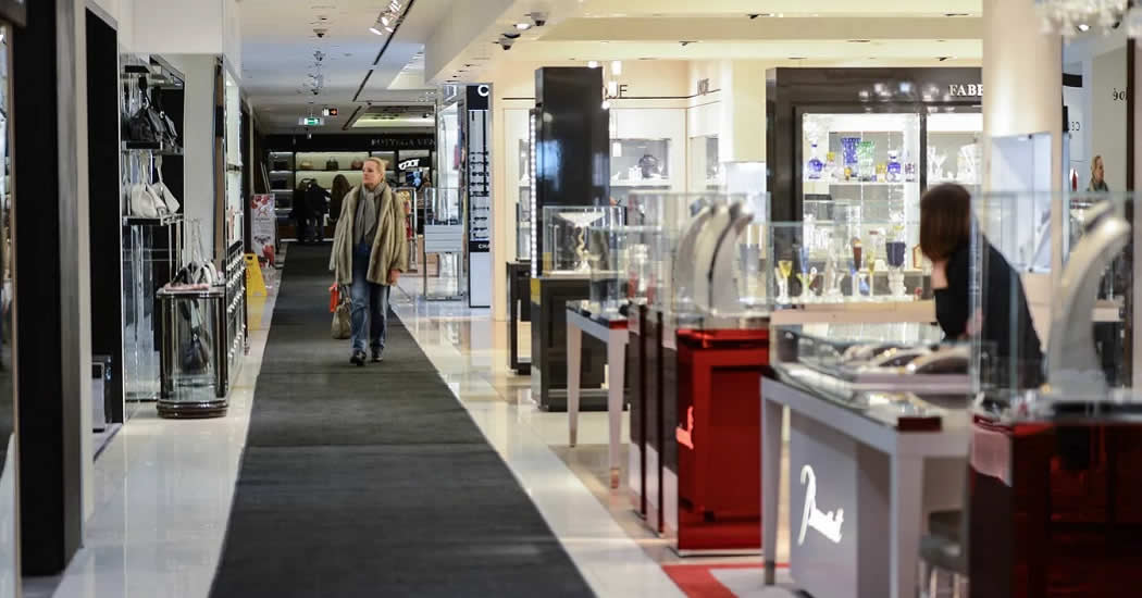 Во Франции поразились обилию предметов роскоши в российских магазинах