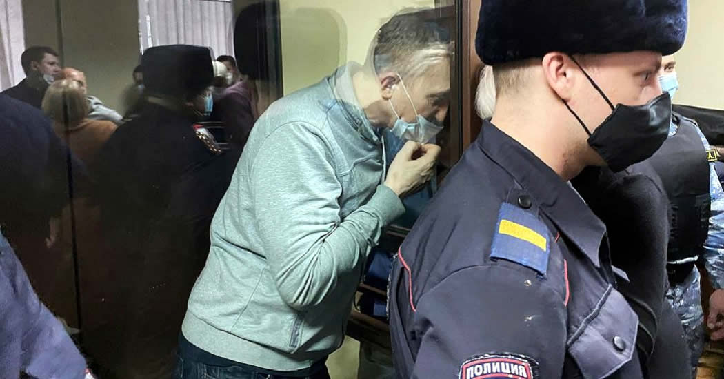 Обвиняемого в вымогательстве экс-главу СК по Кузбассу приговорили к 10 годам колонии