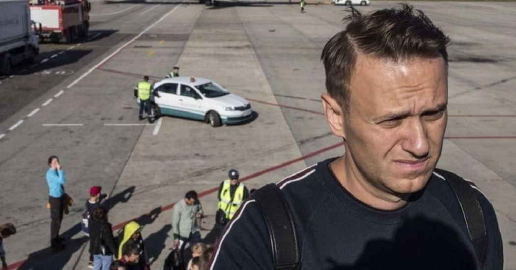 Бывшего полицейского осудили за передачу сведений о попутчиках Навального