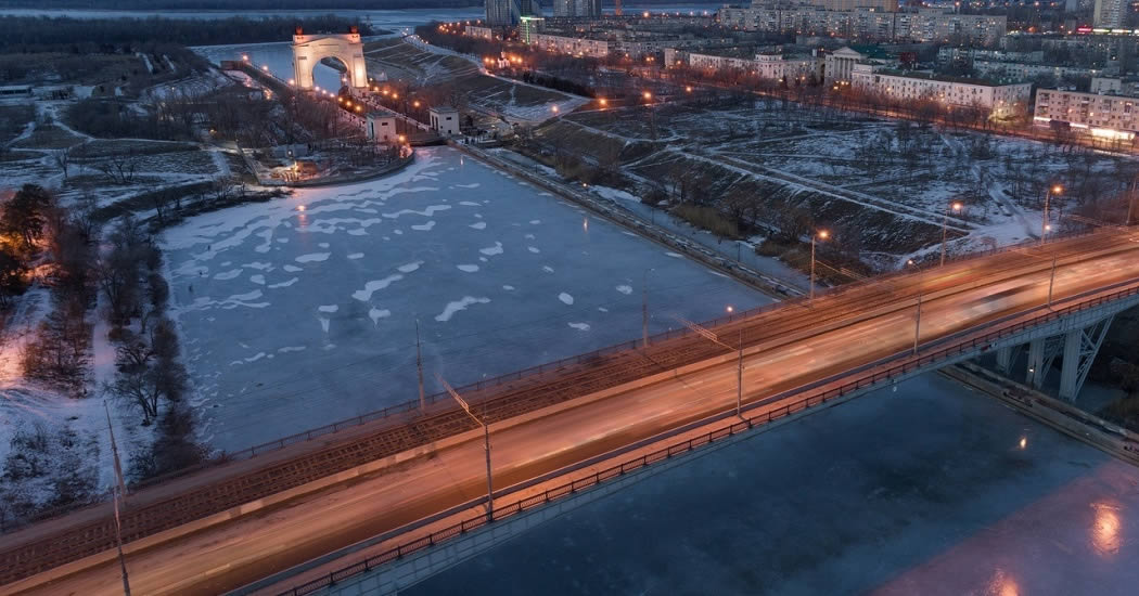 «Услышала только звук тела, ударившегося об лед»: на юге Волгограда упала с моста 17-летняя девушка