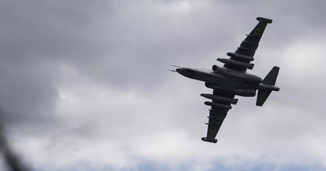 Над Херсоном сбили украинский Су-25, сообщил источник