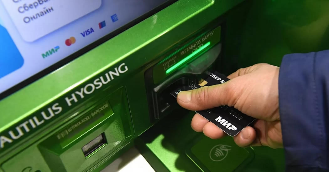 Сбербанк запретил переводы средств в другие банки через банкоматы