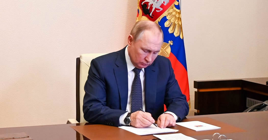 Путин подписал закон о санкциях для всех иностранцев, нарушающих права россиян