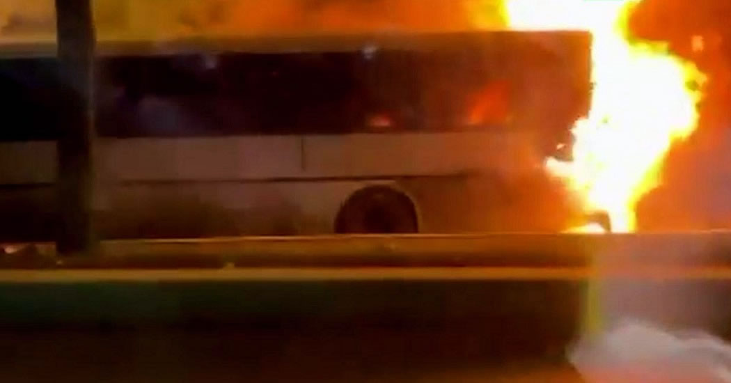 Автобус загорелся на Рублёвском шоссе: погиб человек