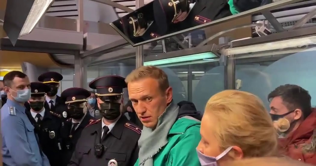 «План немножко не сработал»: адвокат Навального — о стратегии блогера по прилету и подробностях суда в полиции