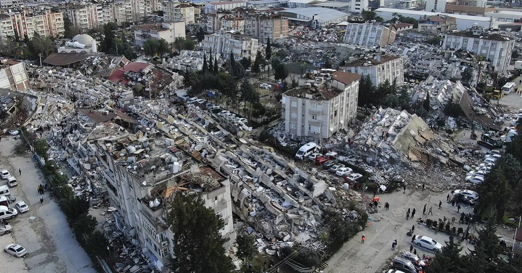 Число погибших при землетрясении в Турции выросло до 14 351