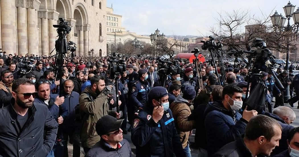 Армянская оппозиция объявила бессрочную акцию протеста