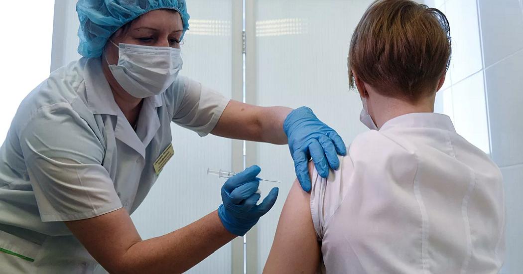 Названа допустимая доза алкоголя после прививки от COVID-19