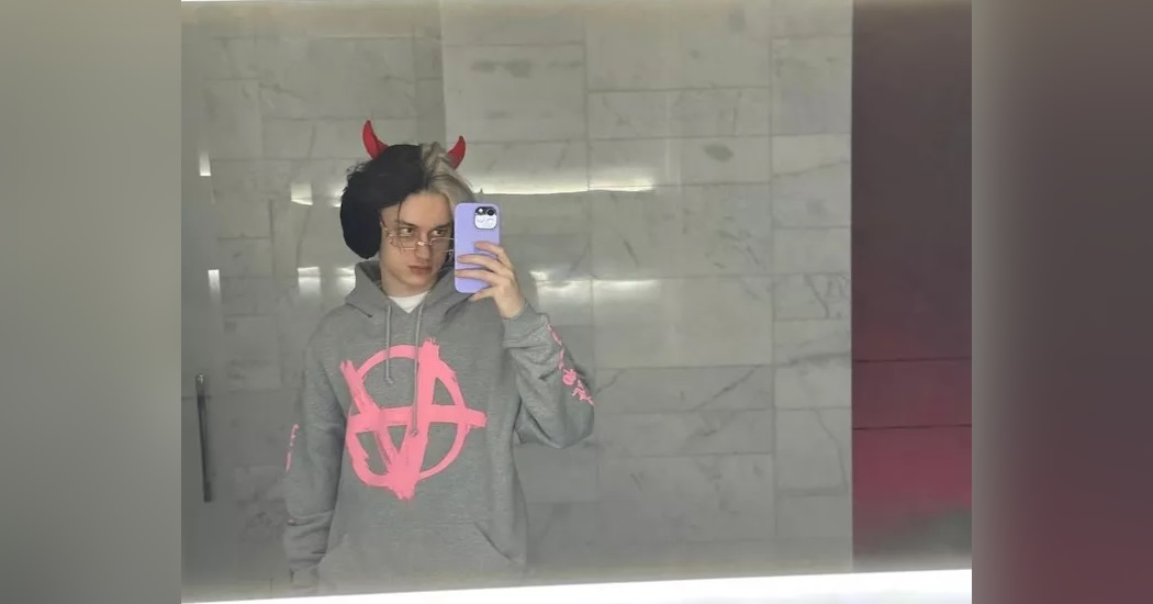 Мосгорсуд утвердил высылку блогера, снявшего пародию на солдата в окопе