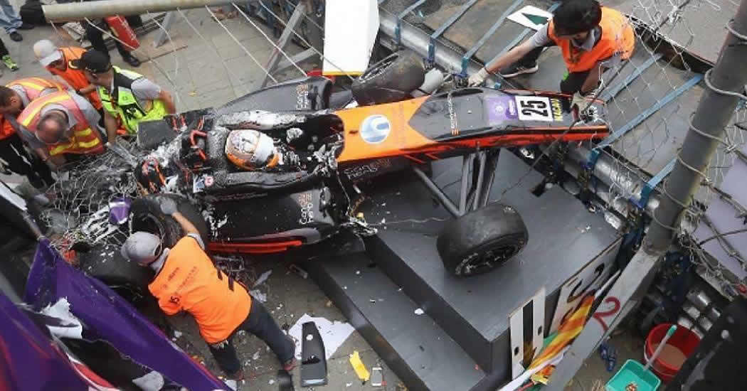 Страшную аварию с участием 17-летней гонщицы на Macau Grand Prix 2018 сняли на видео