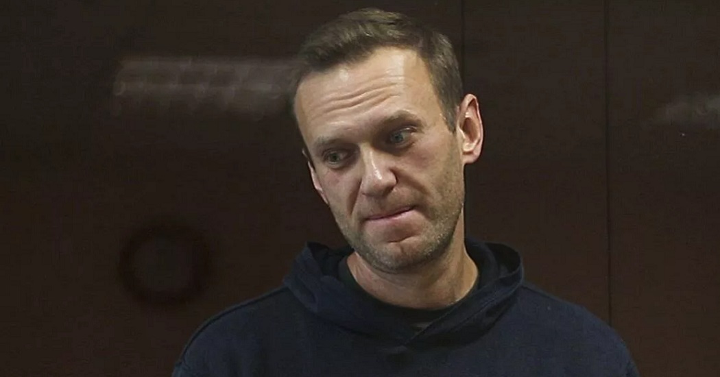 Навальный, человек у которого совести нет, заявила Захарова 