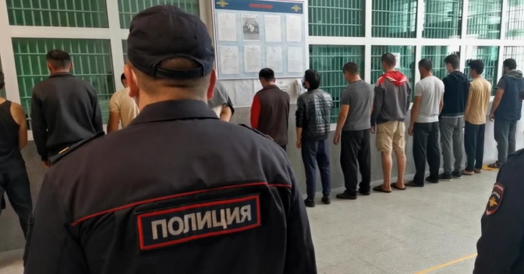 Почти 50 человек доставили в полицию после массовой драки в центре Москвы