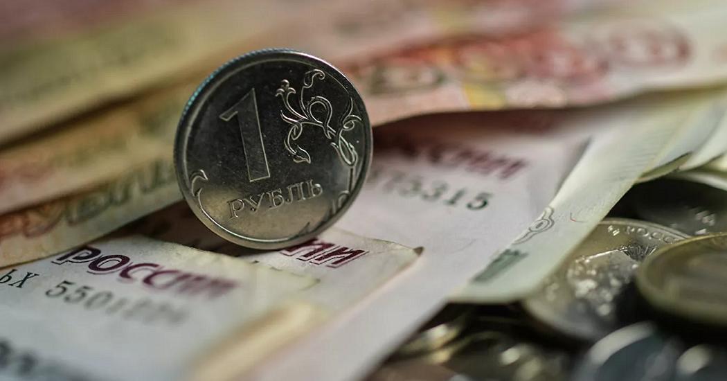 Рубль укрепляется к доллару и перешел к росту против евро
