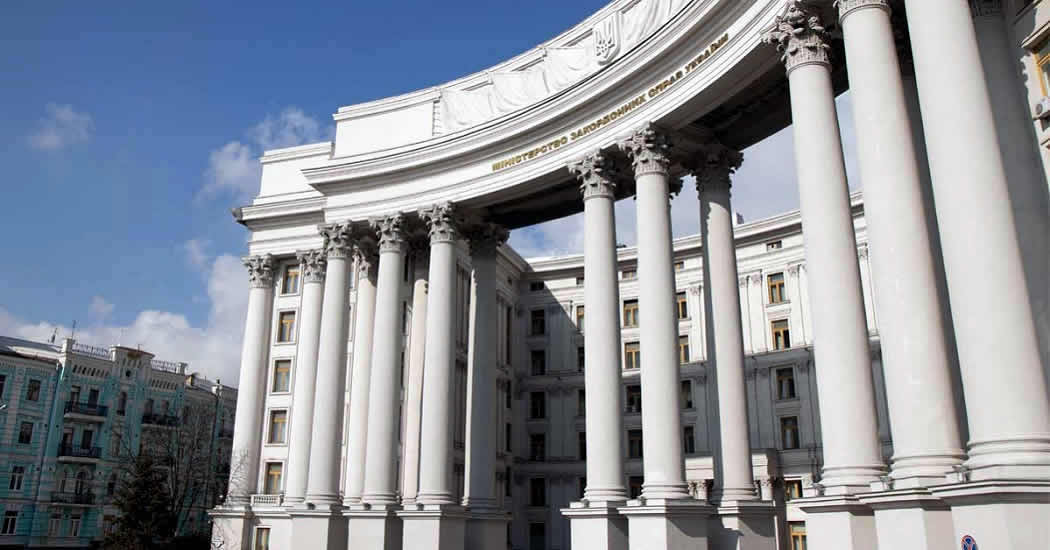 МИД Украины призвал сограждан покинуть Россию
