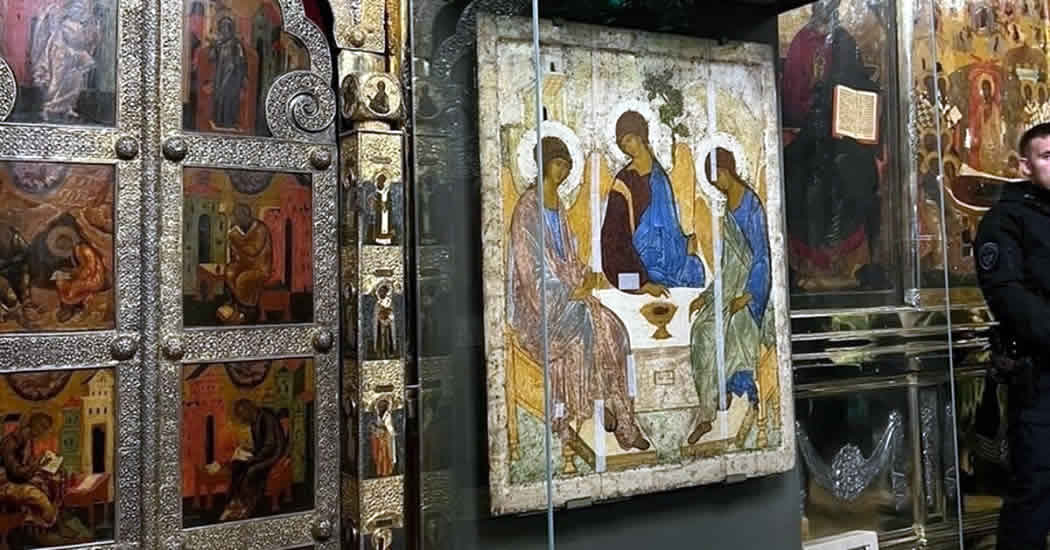 Икону Рублёва «Троица» доставили в Троице-Сергиеву лавру
