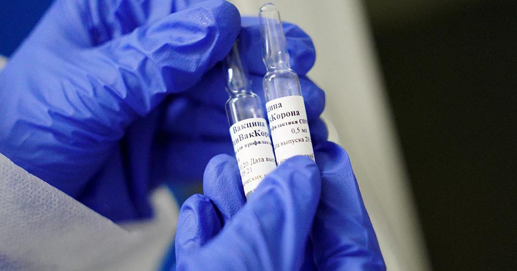 Вакцина от коронавируса и алкоголь "разогрели" россиян