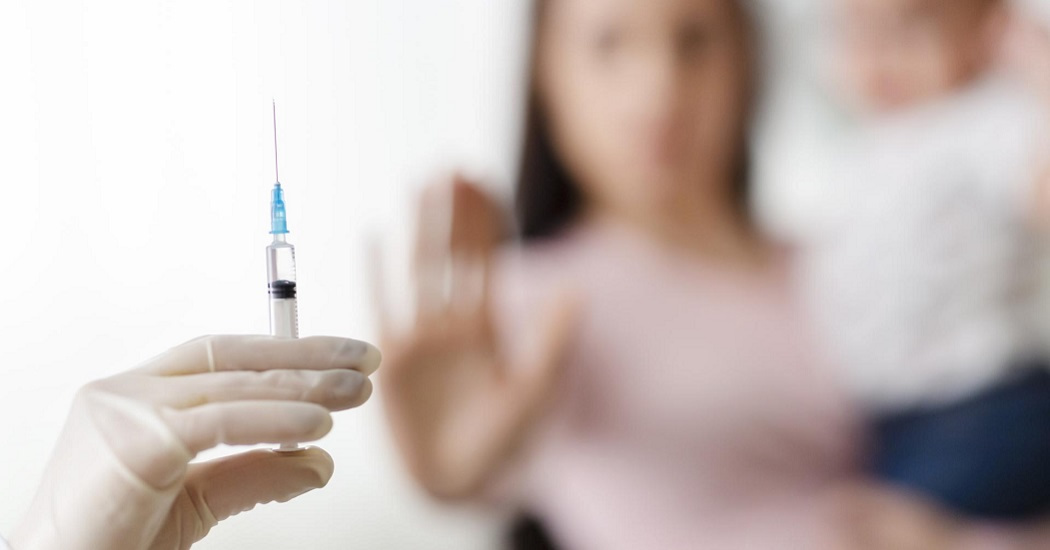 Минтруд рассказал, могут ли уволить за отказ от вакцинации 