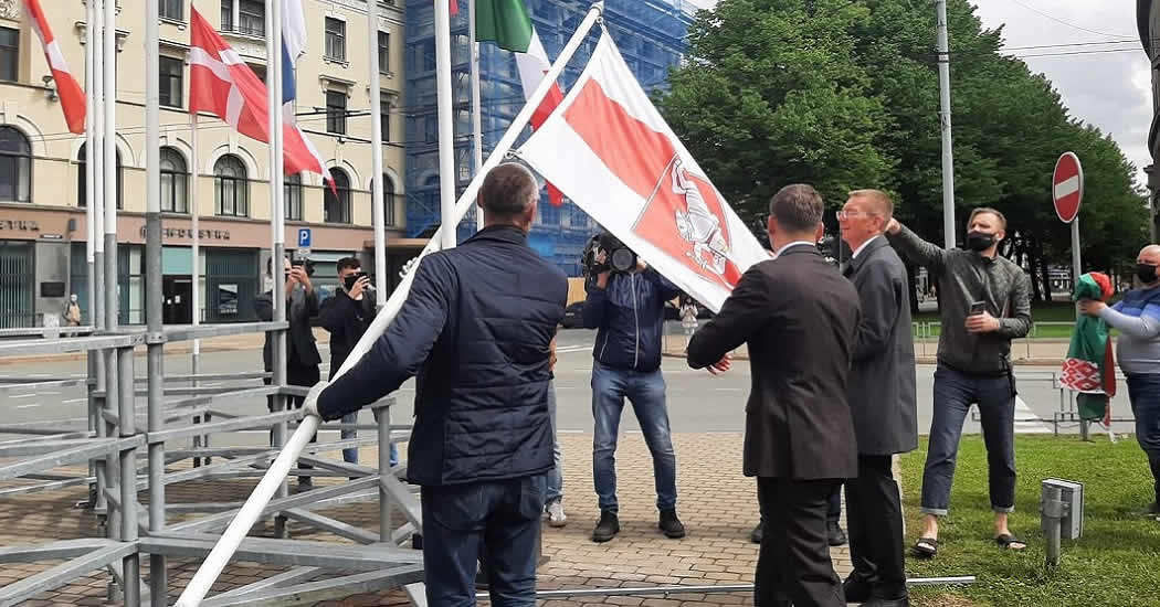 Минск высылает всех сотрудников посольства Латвии