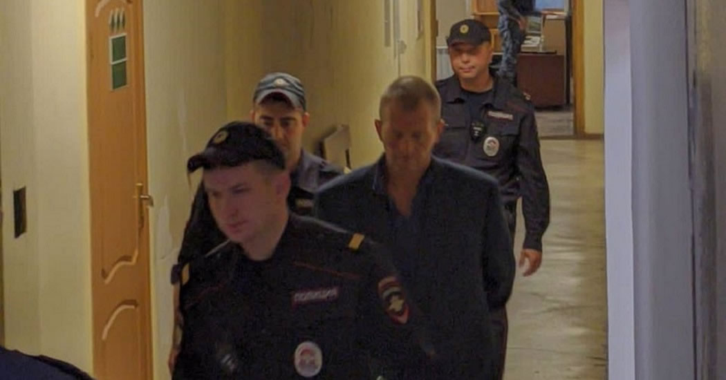 В Омске приговорили к 20 годам рецидивиста, изнасиловавшего школьницу