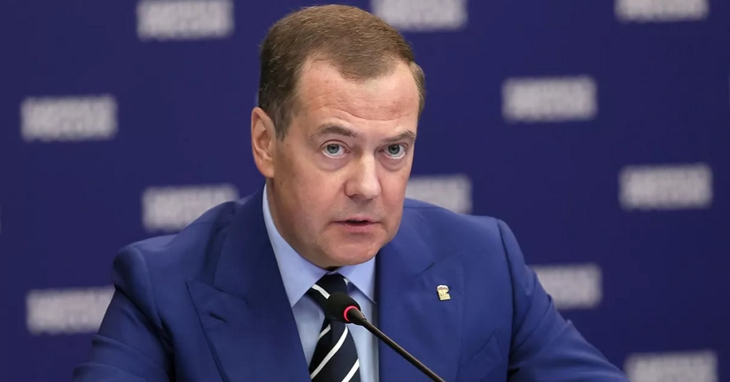Медведев пригласил Маска посетить Артемовск