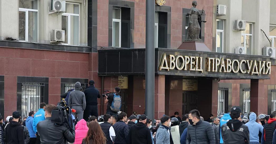 От 3 до 15 суток получили 14 участников несанкционированного митинга во Владикавказе