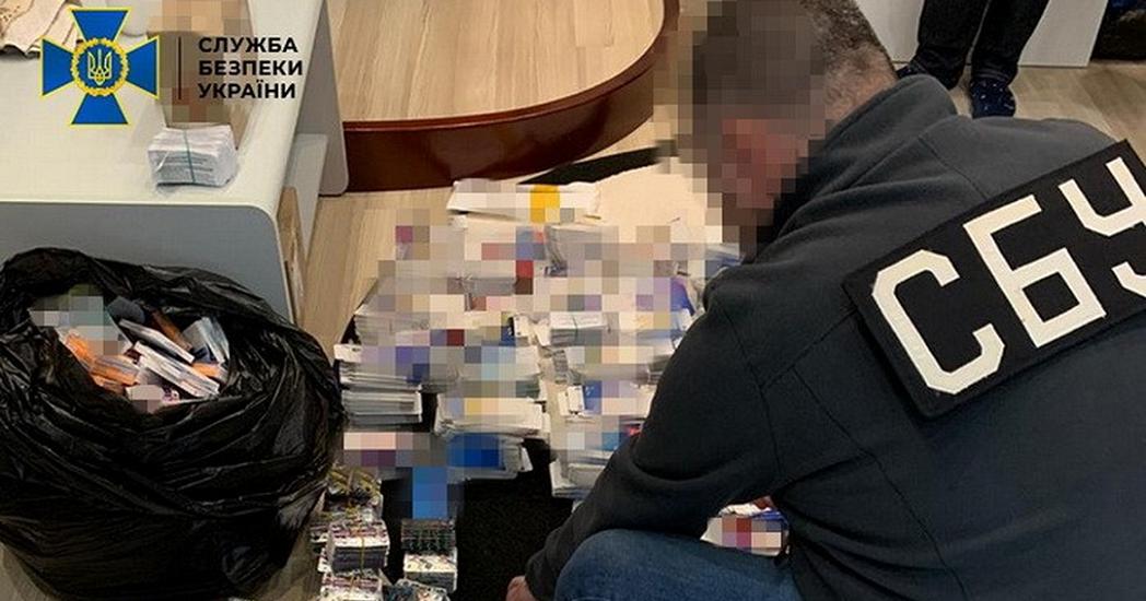 СБУ блокировала международный канал контрабанды стероидов