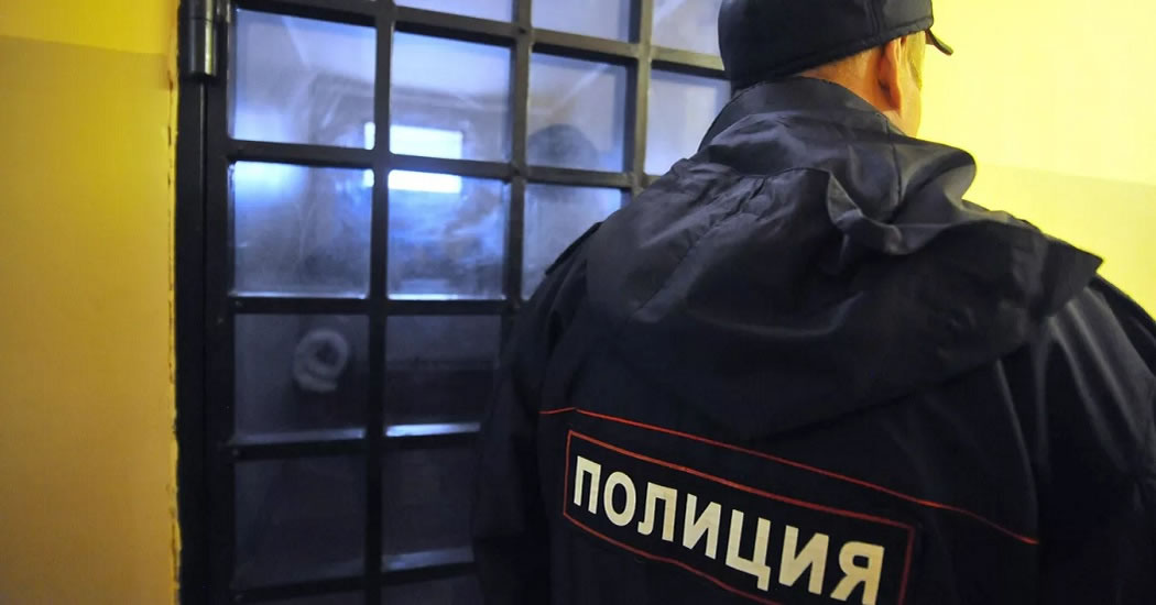 В Москве после обращений о вымогательстве задержали трех подростков