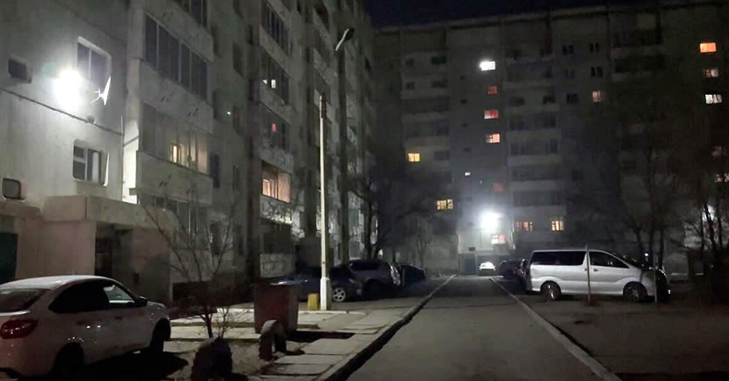 В Туве двух девочек сбросили с балкона, обе погибли. Подозреваемого задержали