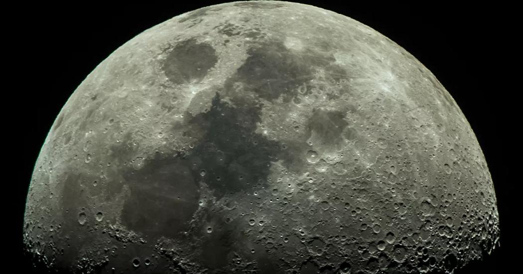 В РАН назвали заявление НАСА об обнаружении воды на Луне пиаром